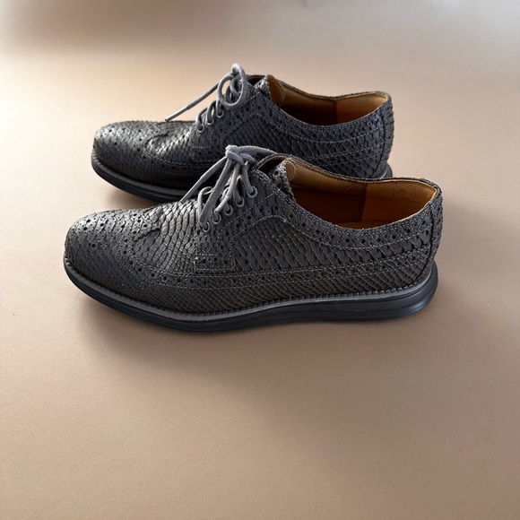 Cole Han grey snake print - Picture 4 of 6